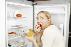 Husten und Hunger bei einer Frau, wenn sie mit dem Rauchen aufhört